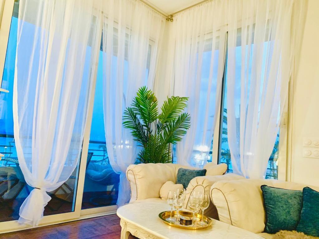 Endless Stunning Mediterranean Sea Views Promenade Des Anglais Nice Exteriér fotografie